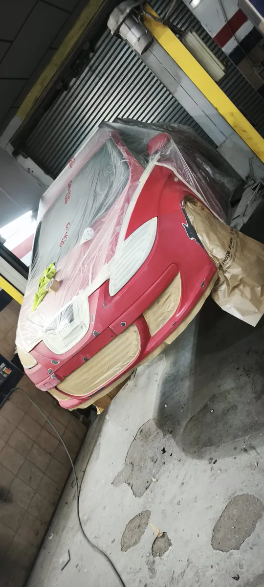 Carrocería lijada y preparada para el pintado
